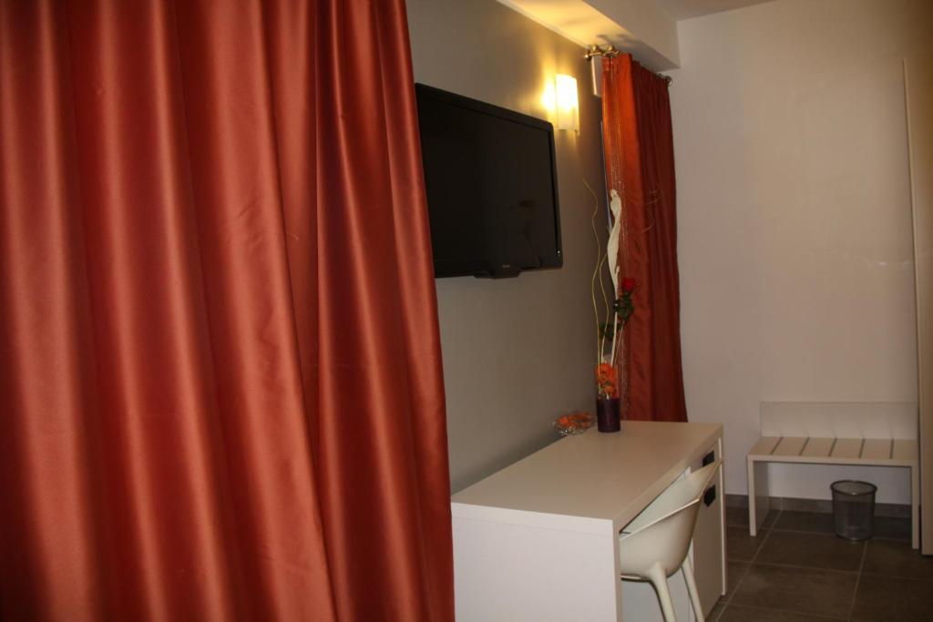 Bcomfort Hotel Cagliari Habitación foto