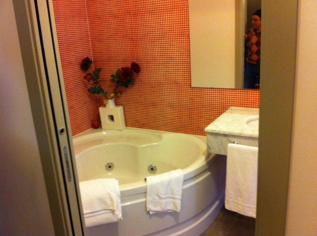 Bcomfort Hotel Cagliari Habitación foto