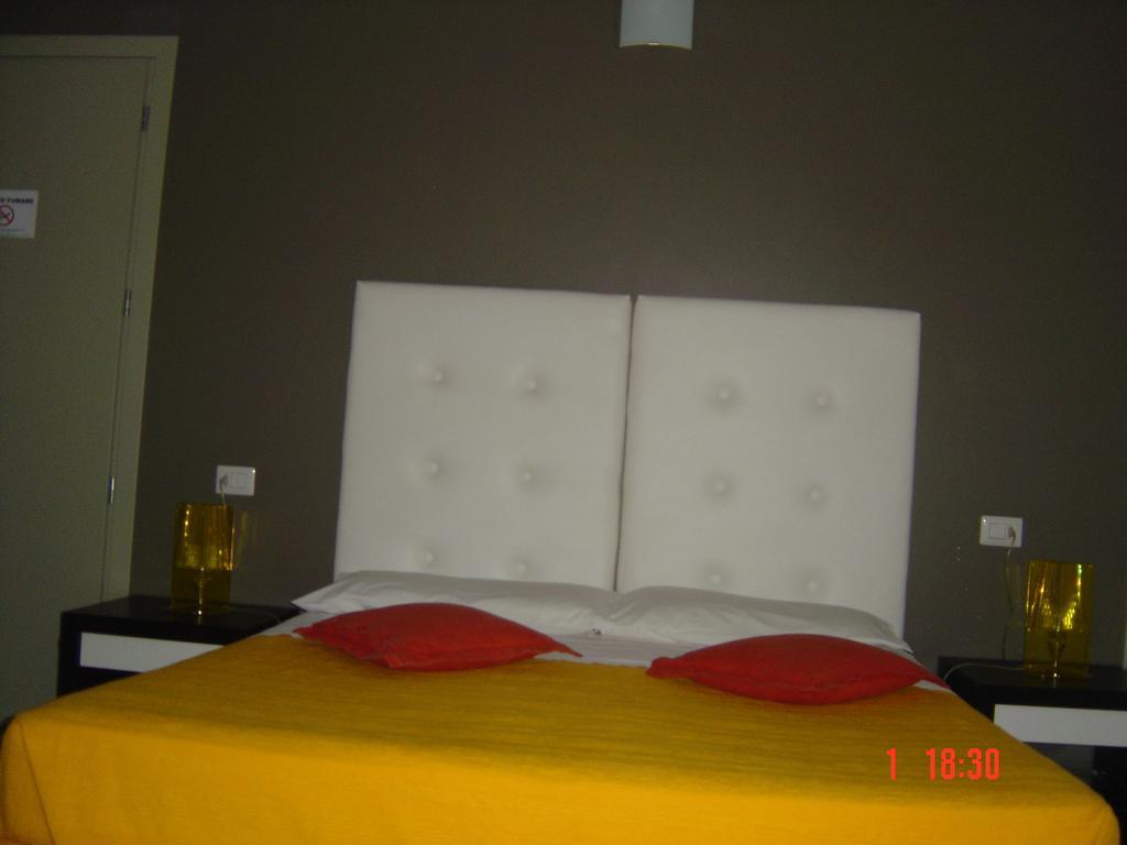 Bcomfort Hotel Cagliari Habitación foto